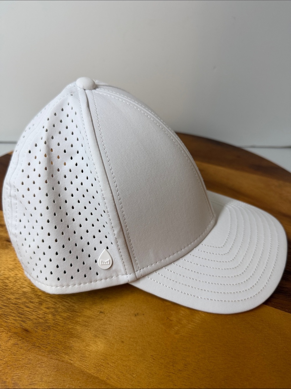 Melin white A-Game Hydro hat, clean, size SM - Picture 2 of 8